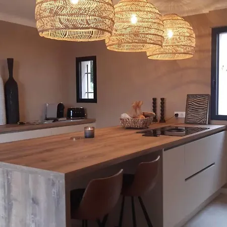 Villa Provencale Contemporaine Vue & Piscine Chauffee 3 En-suite *