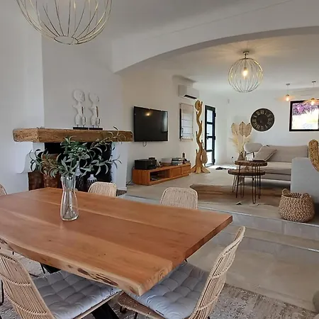 Provencale Contemporaine Vue & Piscine Chauffee 3 En-suite Villa